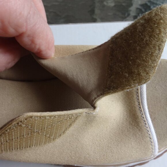 Clark's women's size 7M, canvas slide on sandals Khaki with white trim, padded - Picture 9 of 12